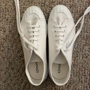 White Superga sneakers, only worn once. Like new!